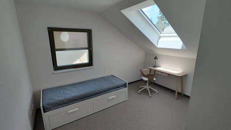 *Erstbezug* möbliertes WG-Zimmer mit eigenem Bad — photo 1